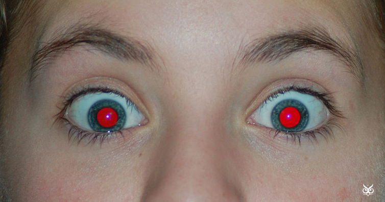 the-interesting-reason-why-our-eyes-get-red-in-photos-i-m-a-useless